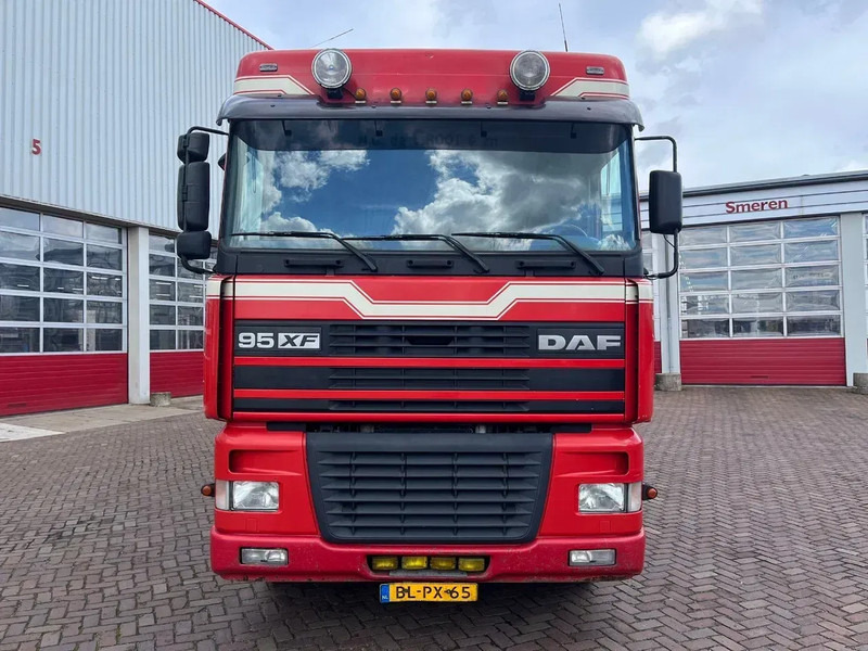 DAF XF FAR 95XF.380 EURO 2 - Tiertransporter LKW: das Bild 2 DAF XF FAR 95XF.380 EURO 2 - Tiertransporter LKW: das Bild 2
