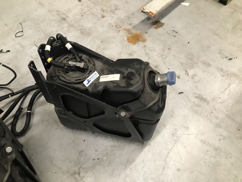 Mercedes-Benz Ad-blue tank met vlotter en steun - AdBlue Tank für LKW: das Bild 4 Mercedes-Benz Ad-blue tank met vlotter en steun - AdBlue Tank für LKW: das Bild 4