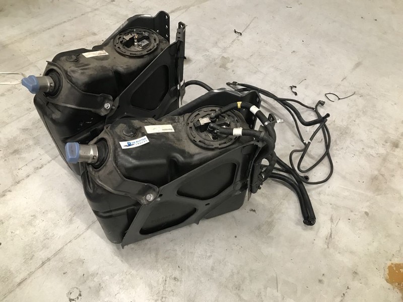 Mercedes-Benz Ad-blue tank met vlotter en steun - AdBlue Tank für LKW: das Bild 1 Mercedes-Benz Ad-blue tank met vlotter en steun - AdBlue Tank für LKW: das Bild 1