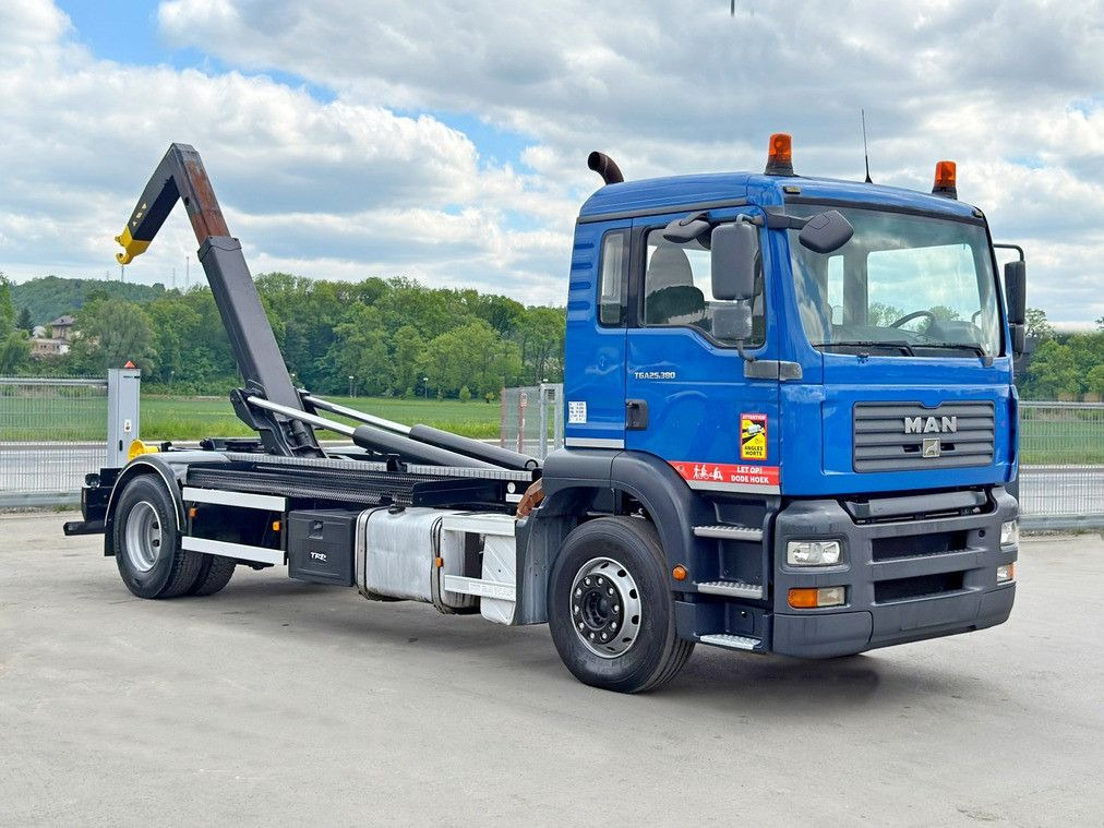 MAN TGA 18.310 Abrollkipper * Top Zustand! MAN TGA 18.310 Abrollkipper * Top Zustand! - Abrollkipper: das Bild 1 MAN TGA 18.310 Abrollkipper * Top Zustand! MAN TGA 18.310 Abrollkipper * Top Zustand! - Abrollkipper: das Bild 1
