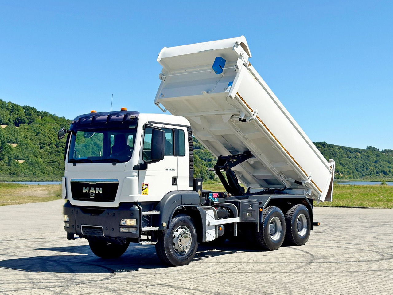MAN TGS 26.360 Kipper 5,20 m + BORDMATIC / 6x4 - Kipper, Autokran: das Bild 2 MAN TGS 26.360 Kipper 5,20 m + BORDMATIC / 6x4 - Kipper, Autokran: das Bild 2