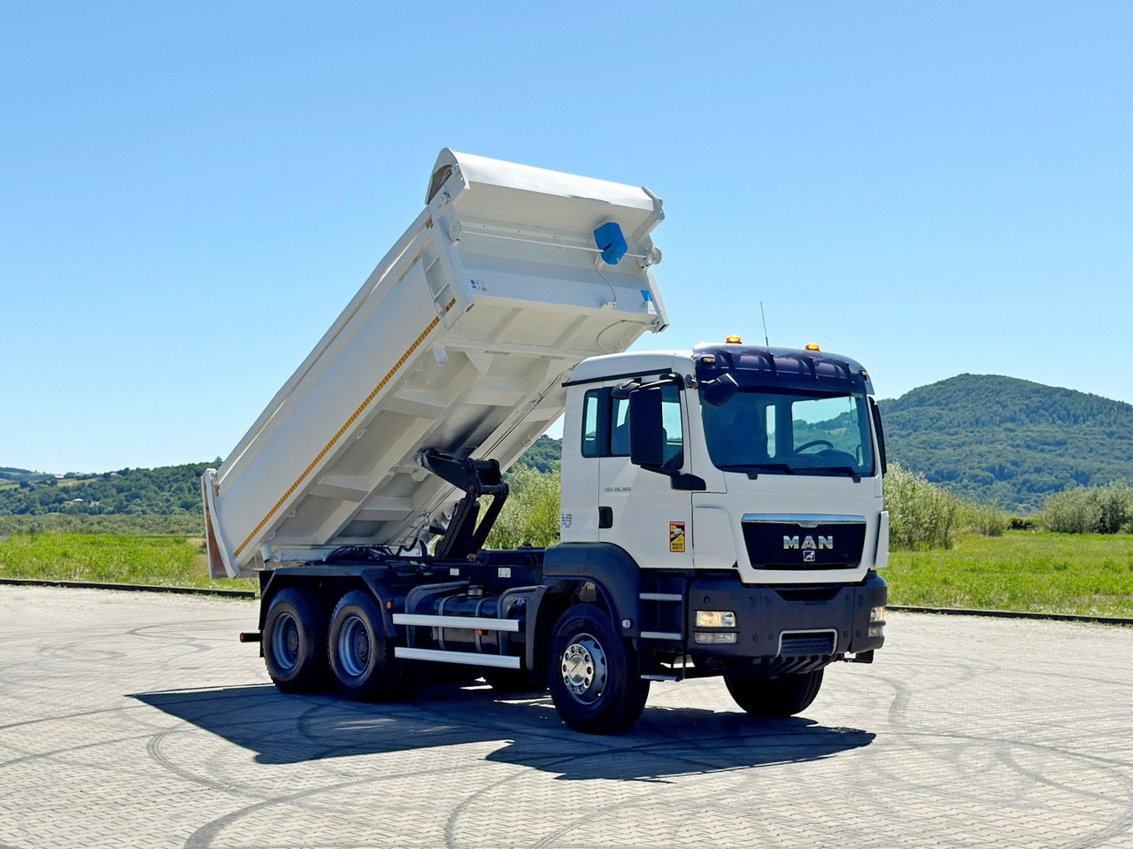 MAN TGS 26.360 Kipper 5,20 m + BORDMATIC / 6x4 - Kipper, Autokran: das Bild 1 MAN TGS 26.360 Kipper 5,20 m + BORDMATIC / 6x4 - Kipper, Autokran: das Bild 1