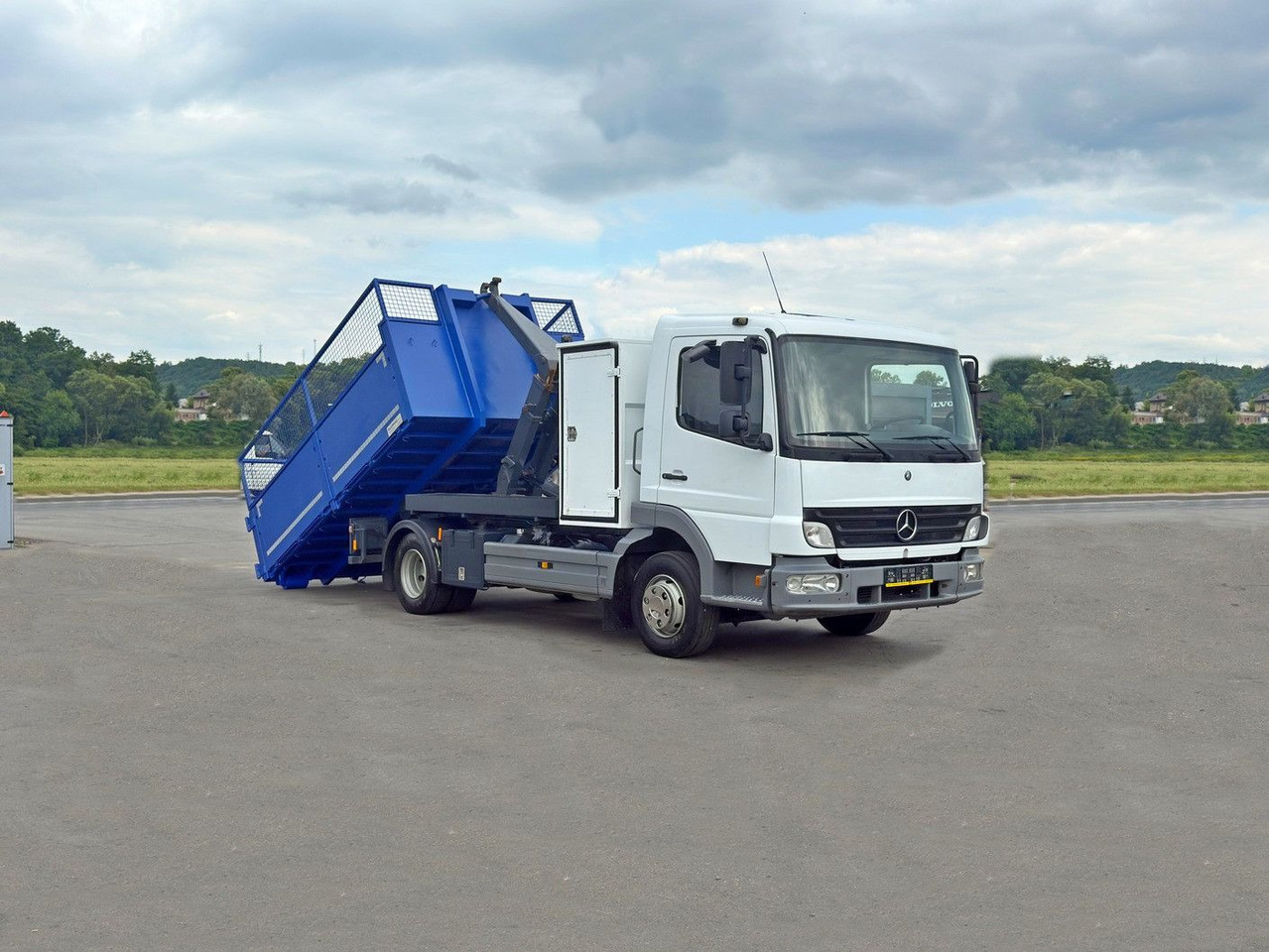 Mercedes-Benz 815 * Abrollkipper + CONTAINER 3,68 m * TOP - Abrollkipper: das Bild 2 Mercedes-Benz 815 * Abrollkipper + CONTAINER 3,68 m * TOP - Abrollkipper: das Bild 2