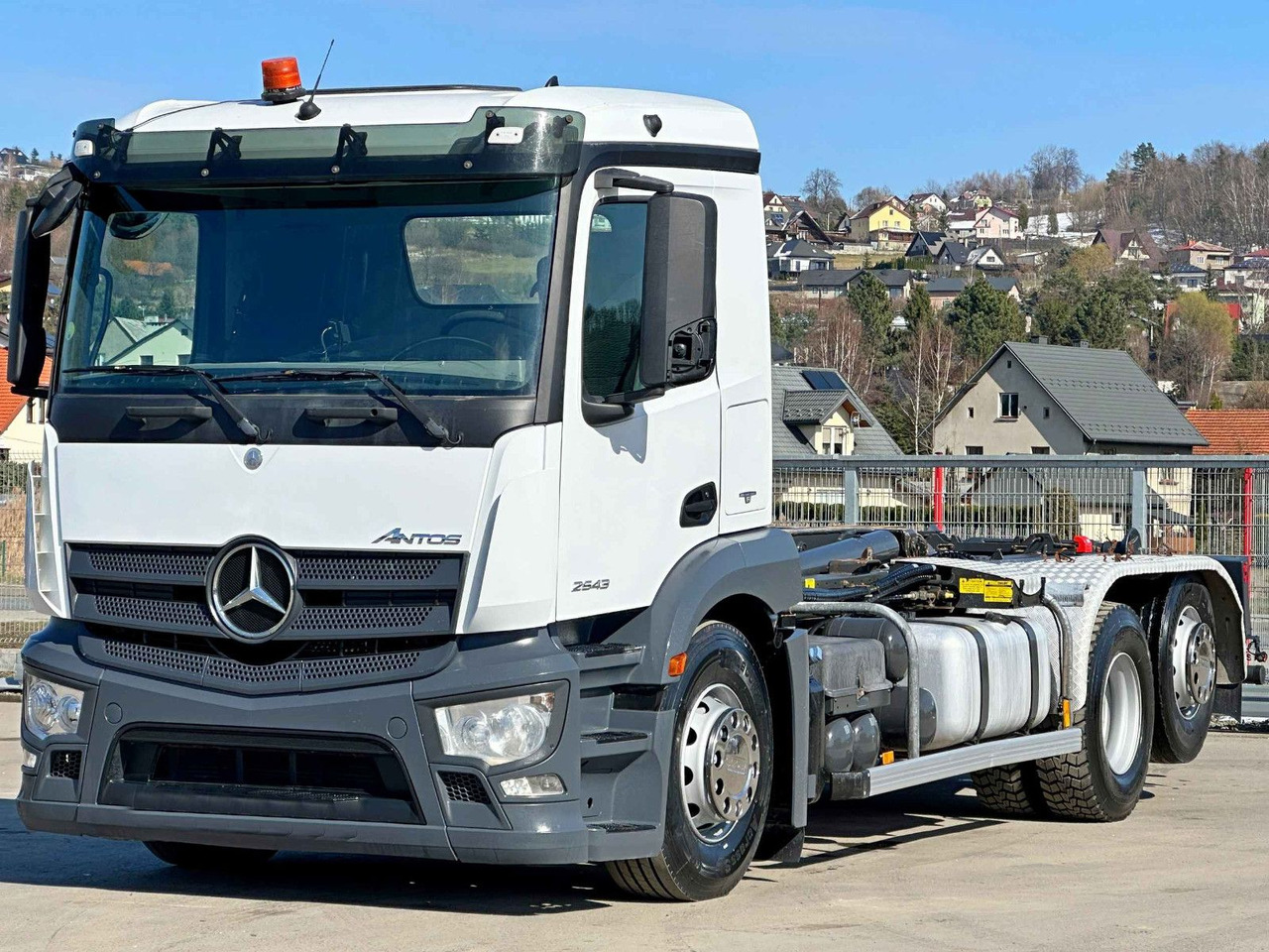 Mercedes-Benz ANTOS 2543 Abrollkipper * Top Zustand! - Abrollkipper: das Bild 4 Mercedes-Benz ANTOS 2543 Abrollkipper * Top Zustand! - Abrollkipper: das Bild 4