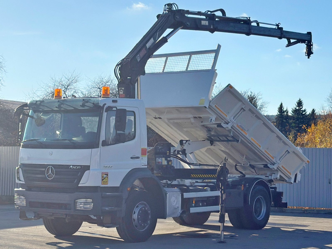 Mercedes-Benz AXOR 1833 * HIAB 144 B - 3 HIDUO + FUNK * TOP - Kipper, Autokran: das Bild 3 Mercedes-Benz AXOR 1833 * HIAB 144 B - 3 HIDUO + FUNK * TOP - Kipper, Autokran: das Bild 3