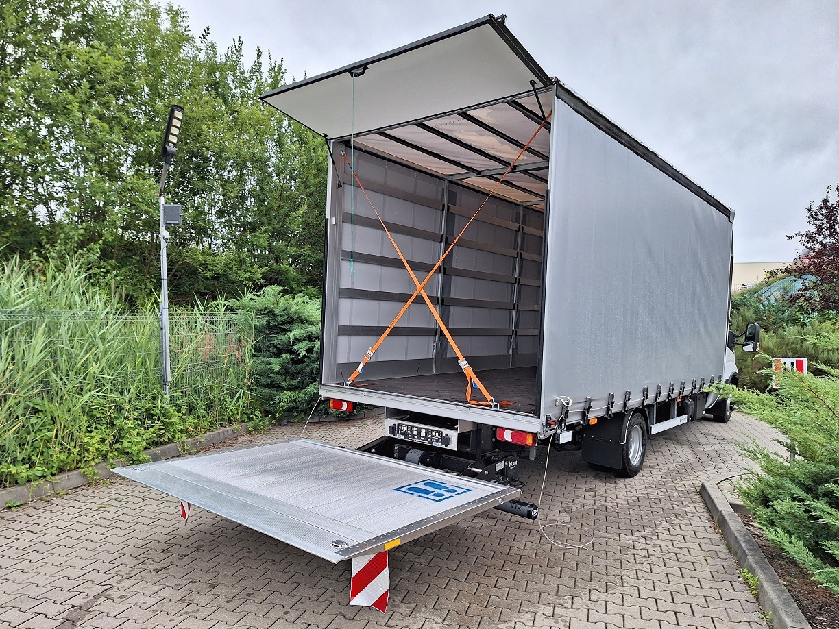 Iveco Daily 70C18 Backsleeper BÄR - Plane LKW: das Bild 5 Iveco Daily 70C18 Backsleeper BÄR - Plane LKW: das Bild 5
