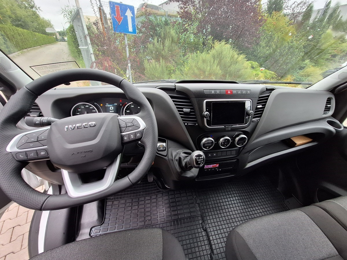 Iveco Daily 70C18A8 Backsleeper BÄR - Planen Transporter: das Bild 4 Iveco Daily 70C18A8 Backsleeper BÄR - Planen Transporter: das Bild 4