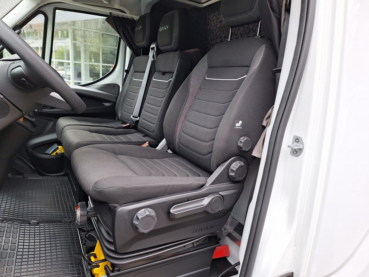 Iveco Daily 70C18A8 Backsleeper BÄR - Planen Transporter: das Bild 3 Iveco Daily 70C18A8 Backsleeper BÄR - Planen Transporter: das Bild 3