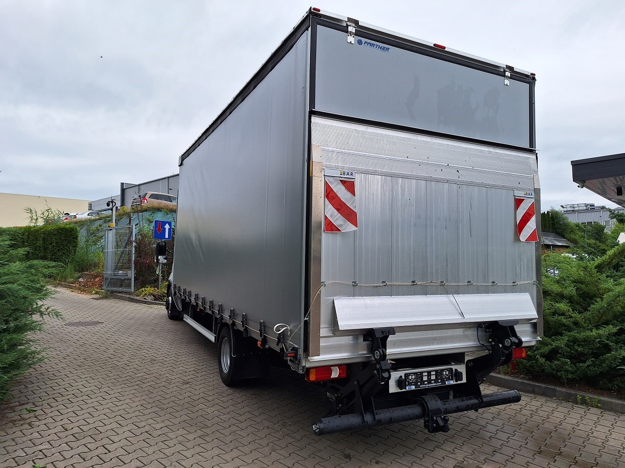 Iveco Daily 70C18A8 Backsleeper BÄR - Planen Transporter: das Bild 2 Iveco Daily 70C18A8 Backsleeper BÄR - Planen Transporter: das Bild 2