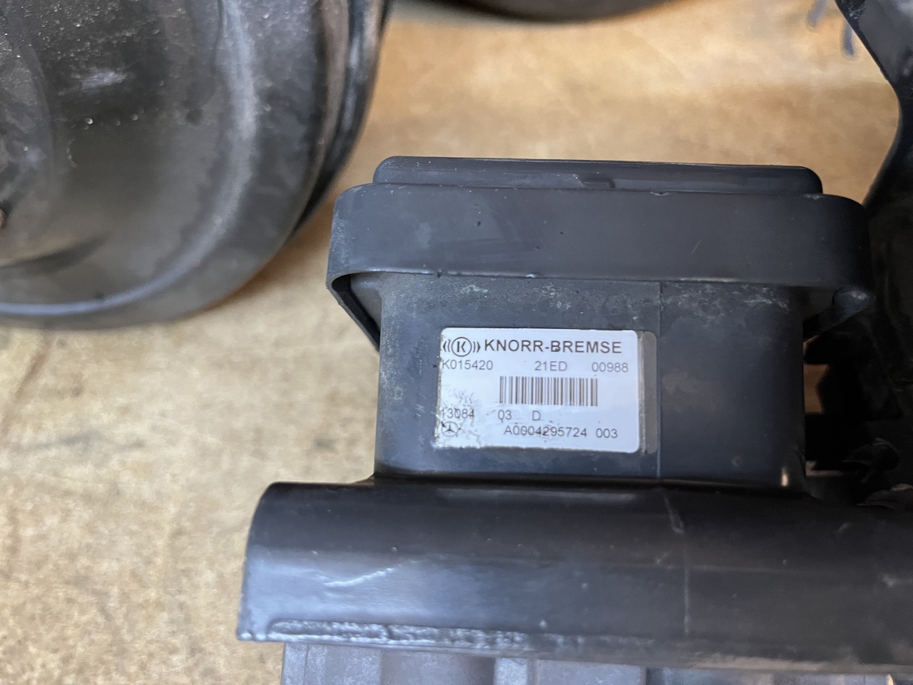 BRAKE VALVES FOR ACTROS MP2-MP3-MP4 - Bremsteile für LKW: das Bild 3 BRAKE VALVES FOR ACTROS MP2-MP3-MP4 - Bremsteile für LKW: das Bild 3