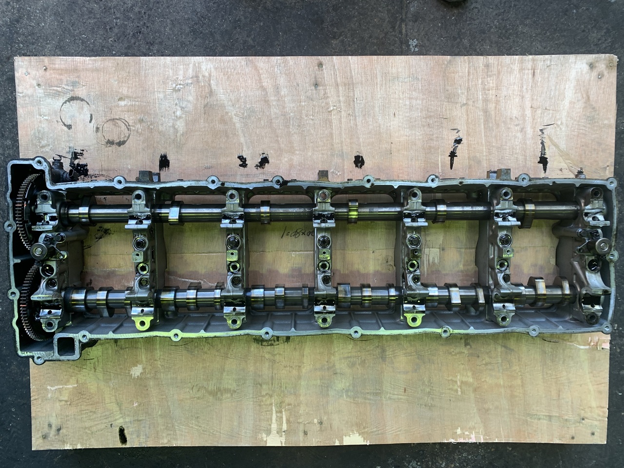 CYLINDER HEAD WITH VALVES,ROCKER SHAFT (INTAKE AND EXHAUST),REINFORCING FRAME ACTROS MP4 OM471 LA EURO 5 - Motor und Teile für LKW: das Bild 4 CYLINDER HEAD WITH VALVES,ROCKER SHAFT (INTAKE AND EXHAUST),REINFORCING FRAME ACTROS MP4 OM471 LA EURO 5 - Motor und Teile für LKW: das Bild 4