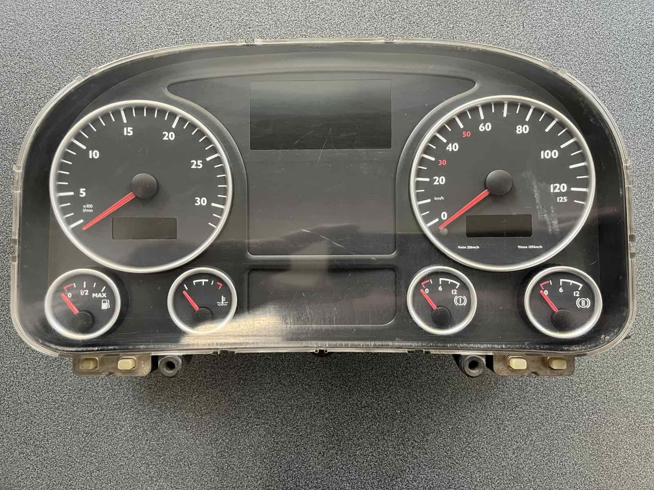 INSTRUMENTS MAN TGA - Elektrische Ausrüstung für LKW: das Bild 2 INSTRUMENTS MAN TGA - Elektrische Ausrüstung für LKW: das Bild 2