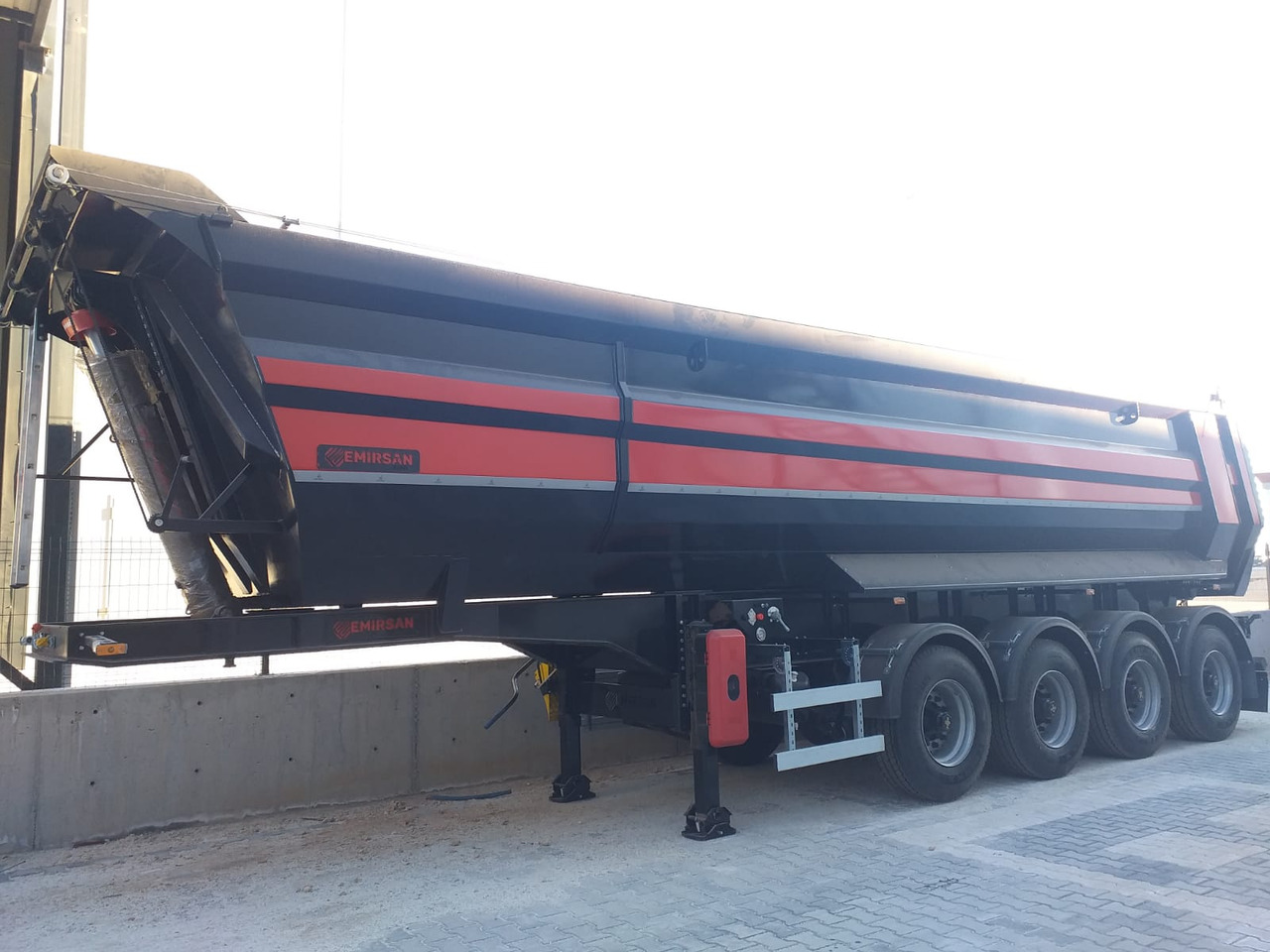 EMIRSAN SELF-STEERING, 4 AXLE U TYPE TIPPER - Kipper Auflieger: das Bild 5 EMIRSAN SELF-STEERING, 4 AXLE U TYPE TIPPER - Kipper Auflieger: das Bild 5
