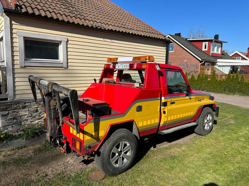 Toyota LAND CRUISER 70 P - Abschleppwagen: das Bild 1 Toyota LAND CRUISER 70 P - Abschleppwagen: das Bild 1