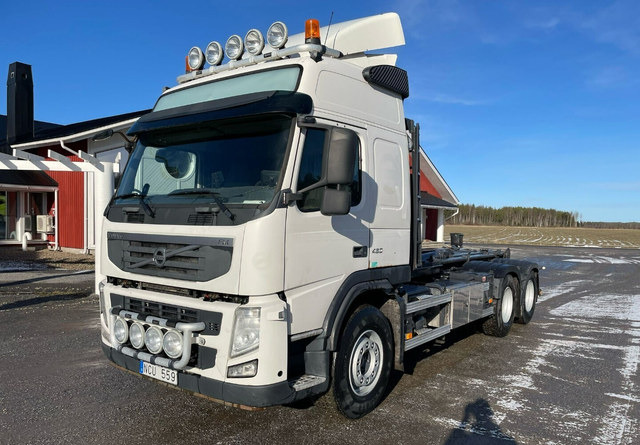 Volvo FM460 6X4 KOUKKUAUTO - Abrollkipper: das Bild 3 Volvo FM460 6X4 KOUKKUAUTO - Abrollkipper: das Bild 3