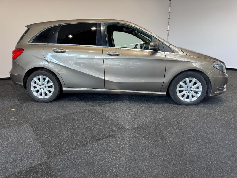 Mercedes-Benz B-Klasse 180 automaat Leer B 180 Ambition 5 Automaat wit Leer - PKW: das Bild 4 Mercedes-Benz B-Klasse 180 automaat Leer B 180 Ambition 5 Automaat wit Leer - PKW: das Bild 4