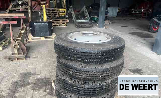 Michelin 9R22.5 , 9 R 22.5 - Felgen und Reifen für Landmaschine: das Bild 2 Michelin 9R22.5 , 9 R 22.5 - Felgen und Reifen für Landmaschine: das Bild 2