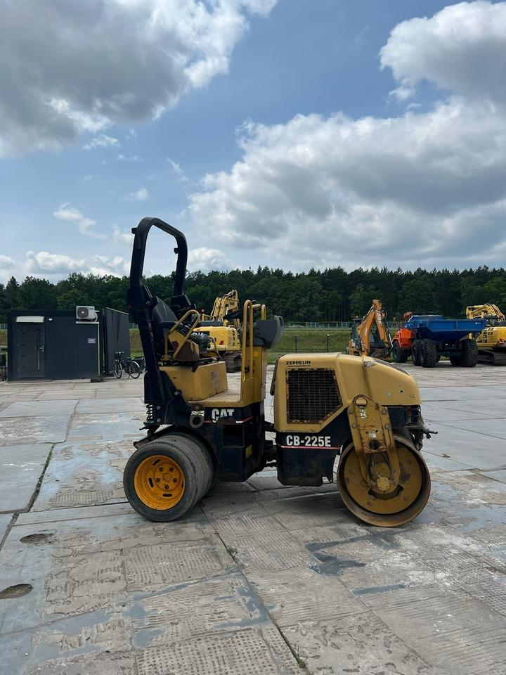 CATERPILLAR CB-225E - Walzen: das Bild 5 CATERPILLAR CB-225E - Walzen: das Bild 5