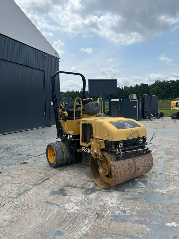 CATERPILLAR CB-225E - Walzen: das Bild 4 CATERPILLAR CB-225E - Walzen: das Bild 4