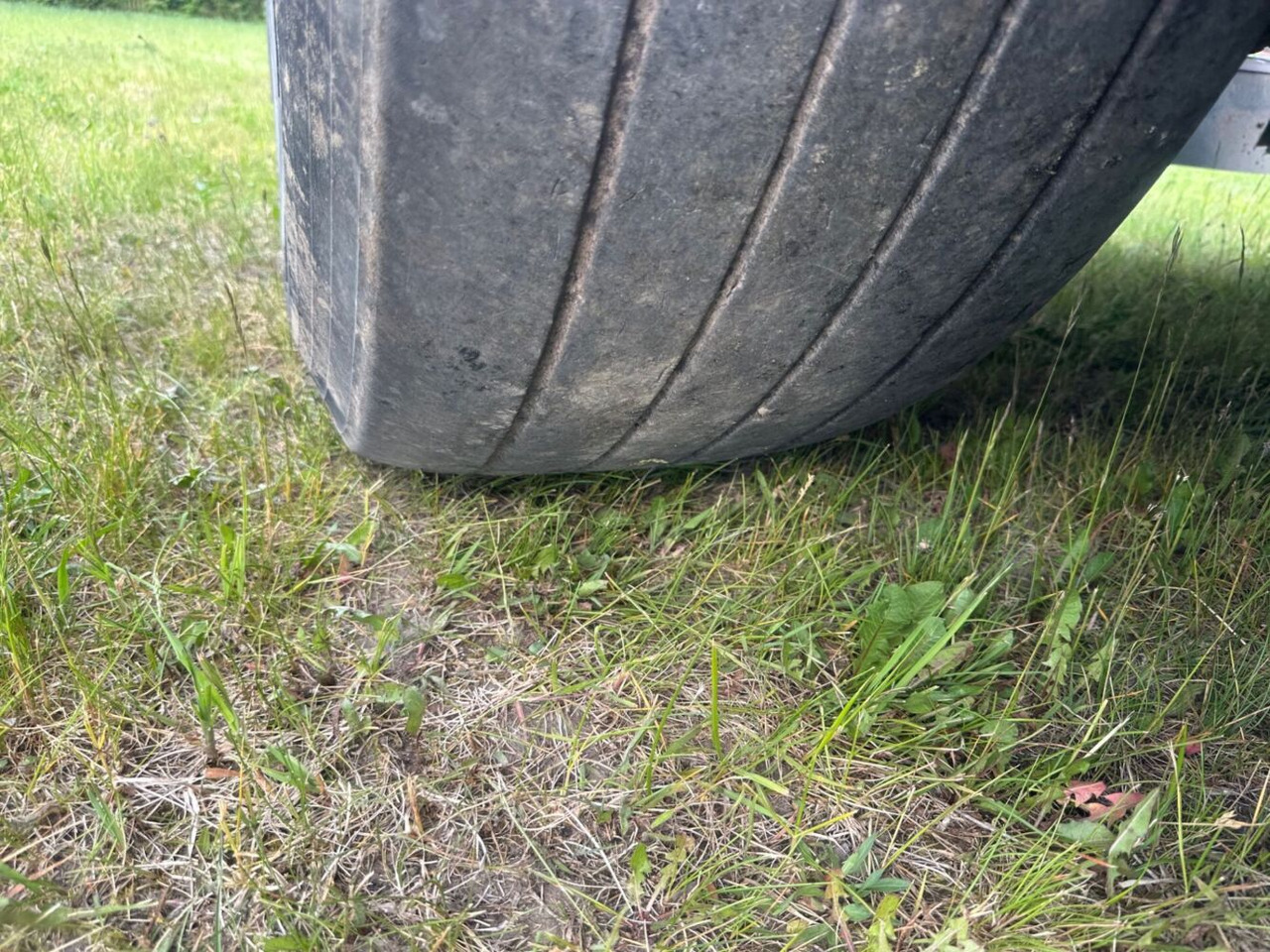 Holzanhänger MHS przyczepa do przewozu drewna: das Bild 16