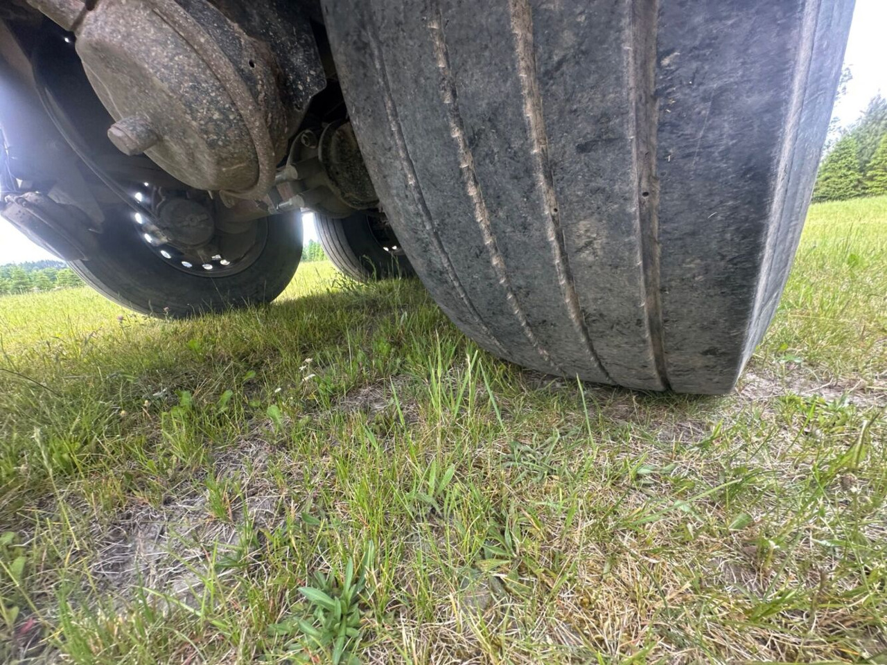 Holzanhänger MHS przyczepa do przewozu drewna: das Bild 11