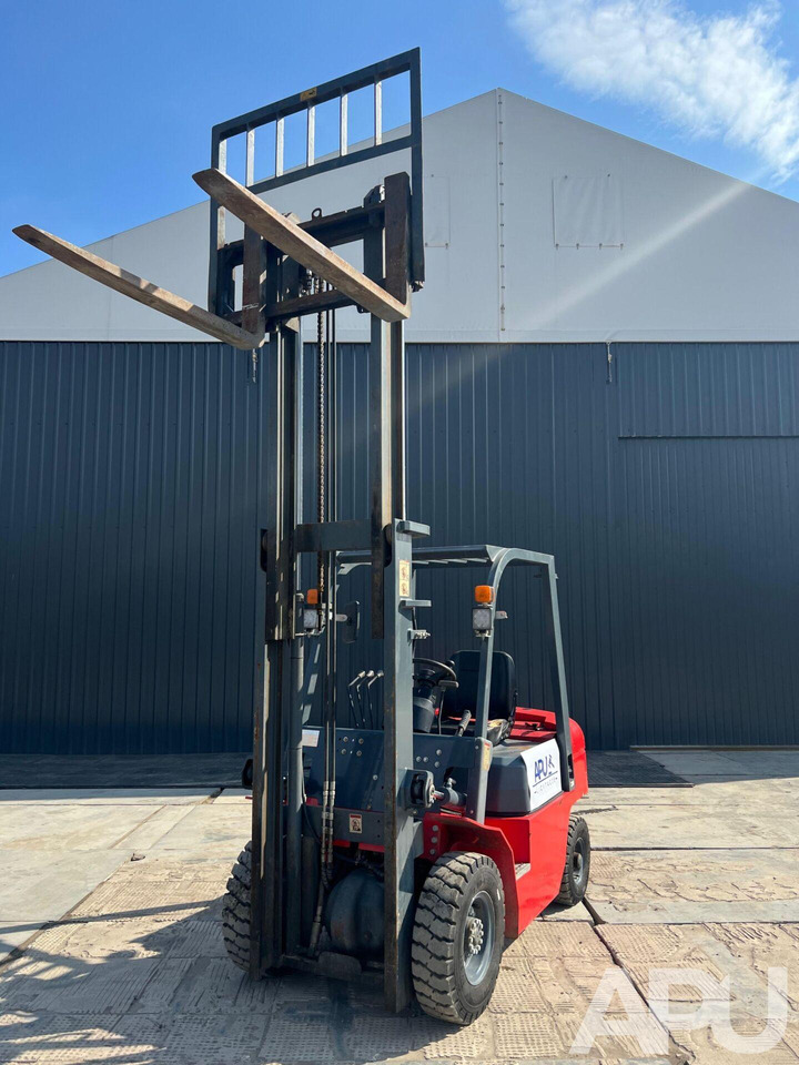 Plus Power VTDD-25 - Gabelstapler: das Bild 4 Plus Power VTDD-25 - Gabelstapler: das Bild 4