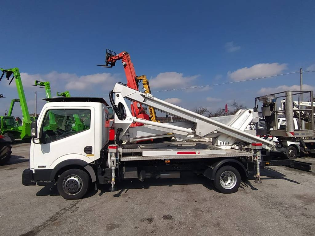 Multitel HX200 - LKW mit Arbeitsbühne: das Bild 1 Multitel HX200 - LKW mit Arbeitsbühne: das Bild 1