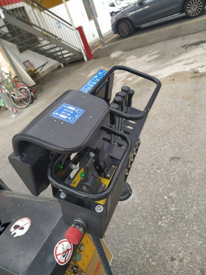 Platform Basket 13.80 - Raupenarbeitsbühne: das Bild 5 Platform Basket 13.80 - Raupenarbeitsbühne: das Bild 5