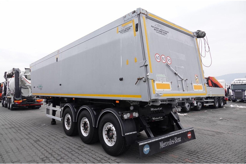 Janmil WYWROTKA / 42 m3 / TYŁ KLAPA / SAF / OŚ PODNOSZONA / ALUFELGI / - Kipper Auflieger: das Bild 3 Janmil WYWROTKA / 42 m3 / TYŁ KLAPA / SAF / OŚ PODNOSZONA / ALUFELGI / - Kipper Auflieger: das Bild 3