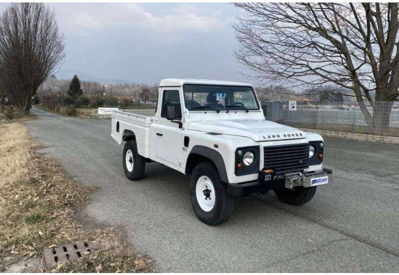 Land Rover Defender 110 - 2.2 Td4 4x4 Platós - Pritsche Transporter: das Bild 2 Land Rover Defender 110 - 2.2 Td4 4x4 Platós - Pritsche Transporter: das Bild 2