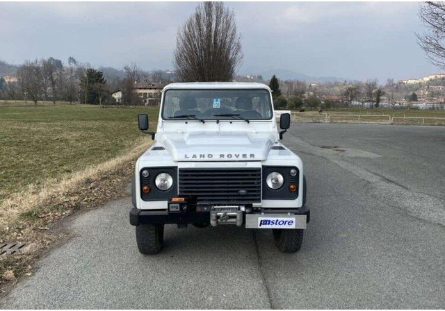 Land Rover Defender 110 - 2.2 Td4 4x4 Platós - Pritsche Transporter: das Bild 3 Land Rover Defender 110 - 2.2 Td4 4x4 Platós - Pritsche Transporter: das Bild 3