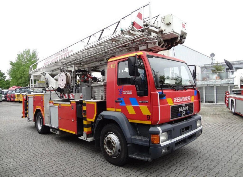 MAN 18.284 L2000 - Fire truck+ladder lift - Feuerwehrfahrzeug: das Bild 3 MAN 18.284 L2000 - Fire truck+ladder lift - Feuerwehrfahrzeug: das Bild 3