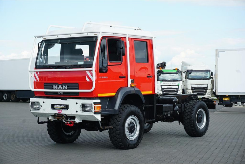 MAN LE 220 / 4 X 4 / DOKA / DO ZABUDOWY / KAMPER - Fahrgestell LKW: das Bild 2 MAN LE 220 / 4 X 4 / DOKA / DO ZABUDOWY / KAMPER - Fahrgestell LKW: das Bild 2