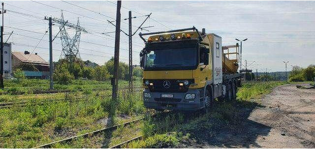 Mercedes-Benz 3344 SRT SCHÖRLING Road Rail Railway Zweiweg - LKW mit Arbeitsbühne: das Bild 4 Mercedes-Benz 3344 SRT SCHÖRLING Road Rail Railway Zweiweg - LKW mit Arbeitsbühne: das Bild 4