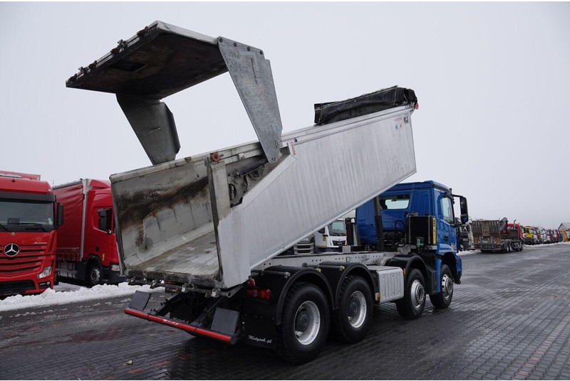 Mercedes-Benz AROCS 3243 / 8x4 / WYWROTKA 20m3 / TYLNOZSYP / EURO 6 / OPONY 10 - Kipper: das Bild 4 Mercedes-Benz AROCS 3243 / 8x4 / WYWROTKA 20m3 / TYLNOZSYP / EURO 6 / OPONY 10 - Kipper: das Bild 4