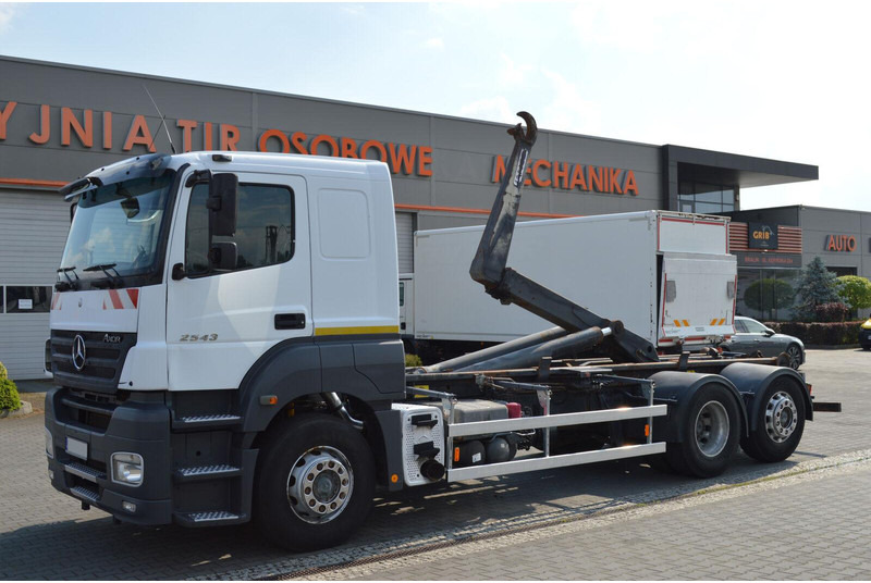 Mercedes-Benz AXOR 2543 HOOK JANCO HS20 14T KLIMA WEBASTO Bed Steering Axle Au - Abrollkipper: das Bild 2 Mercedes-Benz AXOR 2543 HOOK JANCO HS20 14T KLIMA WEBASTO Bed Steering Axle Au - Abrollkipper: das Bild 2