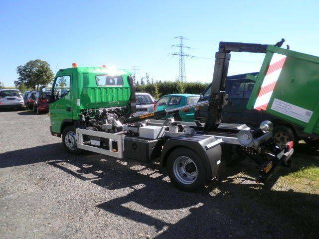 Mitsubishi Fuso Canter 7C15 - Abrollkipper: das Bild 3 Mitsubishi Fuso Canter 7C15 - Abrollkipper: das Bild 3
