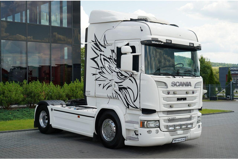 Scania R 580 / V8 / RETARDER / FULL AIRMATIC / I-PARK COOL/ SKÓRY / OPO - Sattelzugmaschine: das Bild 2 Scania R 580 / V8 / RETARDER / FULL AIRMATIC / I-PARK COOL/ SKÓRY / OPO - Sattelzugmaschine: das Bild 2
