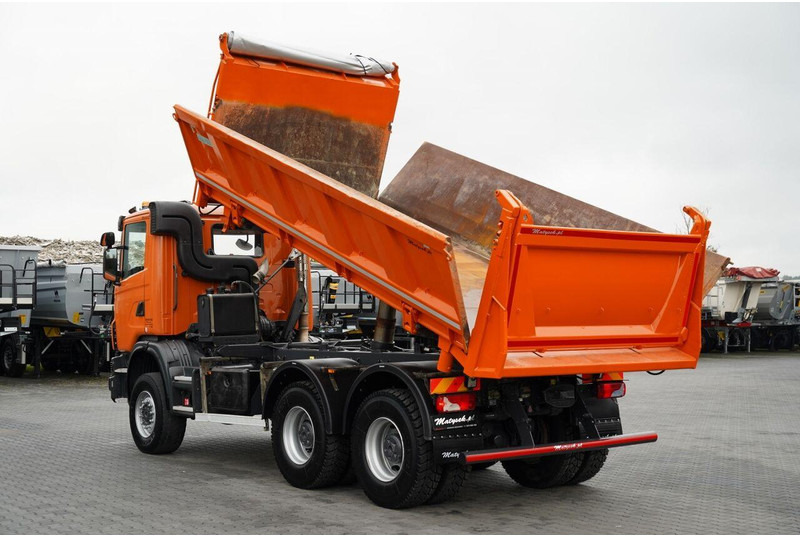 Scania G 440 / 6x6 / WYWROTKA TRZY-STRONNA / 2X HYDROBURTA / BOARDMATIC - Kipper: das Bild 4 Scania G 440 / 6x6 / WYWROTKA TRZY-STRONNA / 2X HYDROBURTA / BOARDMATIC - Kipper: das Bild 4