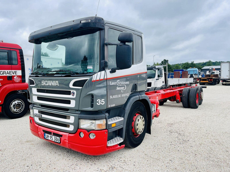 Scania P R 270 - Fahrgestell LKW: das Bild 1 Scania P R 270 - Fahrgestell LKW: das Bild 1