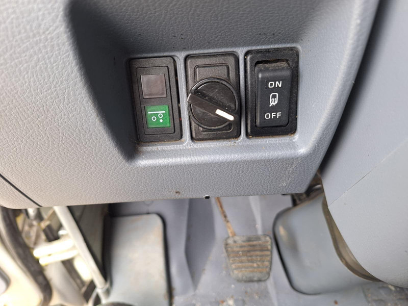 Transporter Mitsubishi Canter 3,0 d BE Clixtar Trekker + Veldhuizen BE Clixtar Pritsch: das Bild 17 Transporter Mitsubishi Canter 3,0 d BE Clixtar Trekker + Veldhuizen BE Clixtar Pritsch: das Bild 17