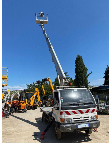 Nissan Cabstar Lifting basket 22 m - Transporter: das Bild 1 Nissan Cabstar Lifting basket 22 m - Transporter: das Bild 1