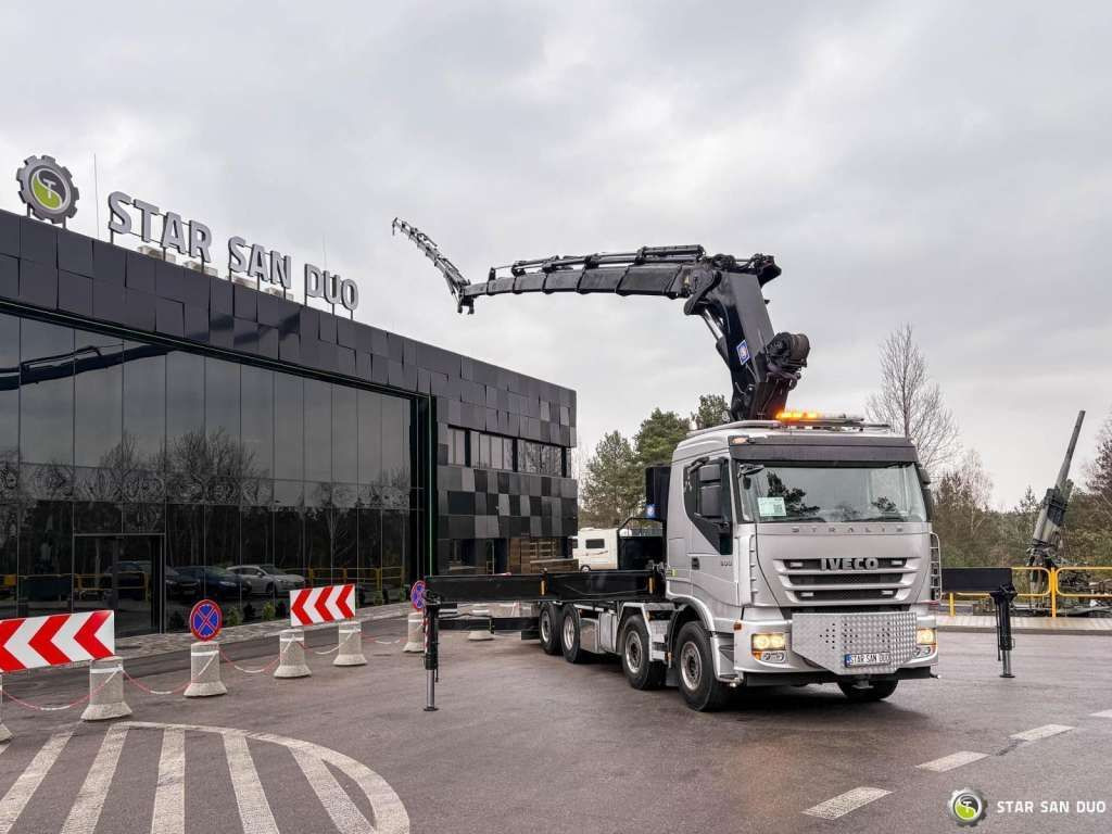 Iveco STRALIS AS320S50Y 8x2 HMF 8520-0K6 FLY JIB Winc - Autokran: das Bild 2 Iveco STRALIS AS320S50Y 8x2 HMF 8520-0K6 FLY JIB Winc - Autokran: das Bild 2