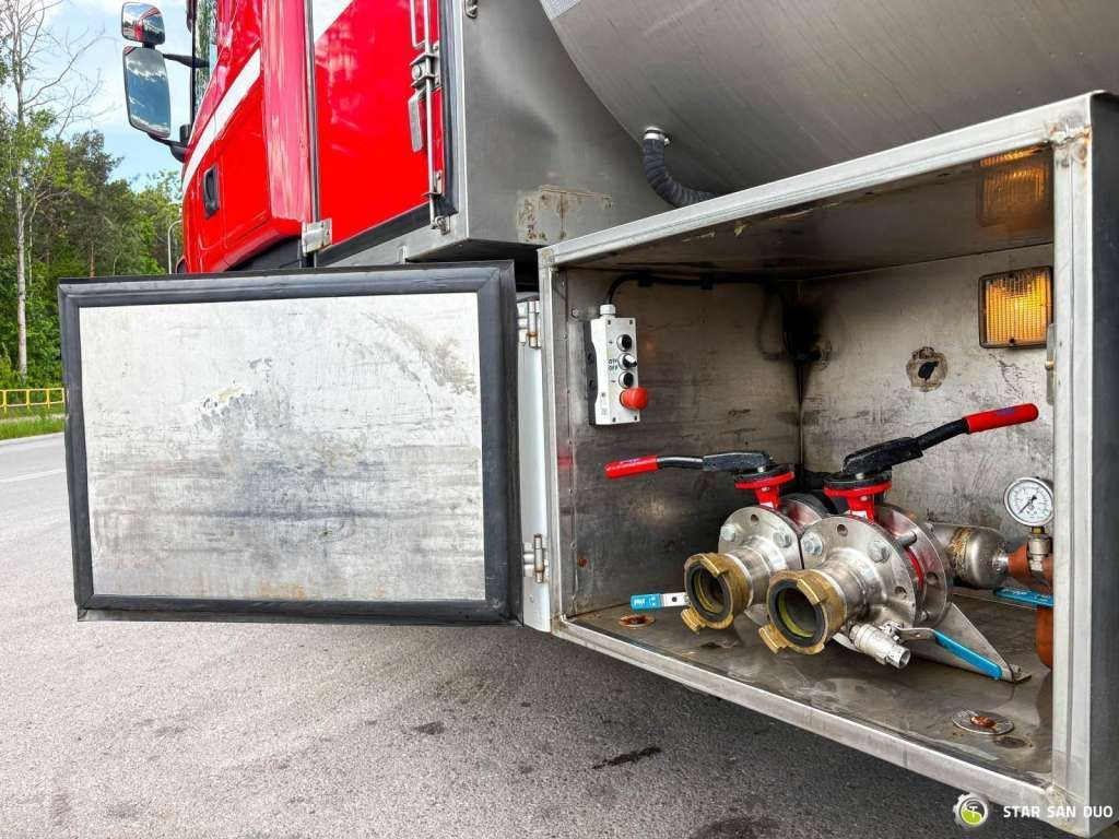 Scania D 320 FIRE BRIGADE Tank 12,000 Litres - LKW: das Bild 2 Scania D 320 FIRE BRIGADE Tank 12,000 Litres - LKW: das Bild 2