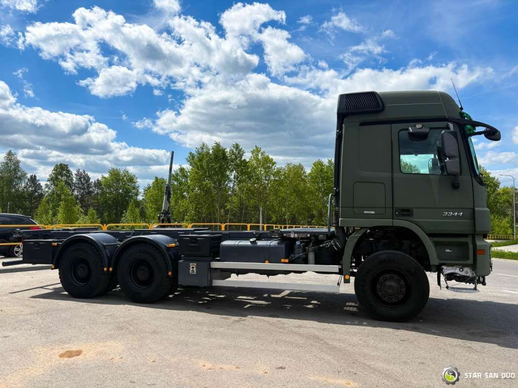 Mercedes-Benz ACTROS 3344 6x6 System Twist Lock - Fahrgestell LKW: das Bild 5 Mercedes-Benz ACTROS 3344 6x6 System Twist Lock - Fahrgestell LKW: das Bild 5