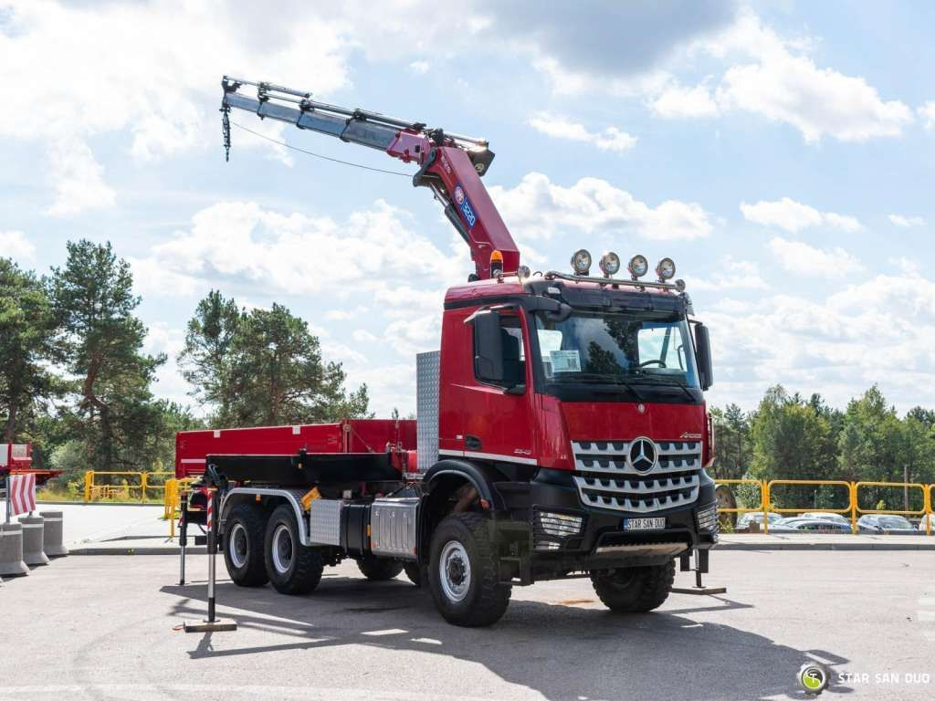 Mercedes-Benz AROCS 3345 6x6 HMF 3220 Winch Crane Tipper - Kipper: das Bild 2 Mercedes-Benz AROCS 3345 6x6 HMF 3220 Winch Crane Tipper - Kipper: das Bild 2