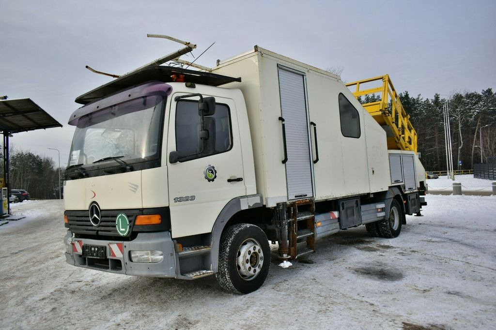 Mercedes-Benz ATEGO 1323 PK 8000T RAIL Platform - LKW mit Arbeitsbühne: das Bild 2 Mercedes-Benz ATEGO 1323 PK 8000T RAIL Platform - LKW mit Arbeitsbühne: das Bild 2