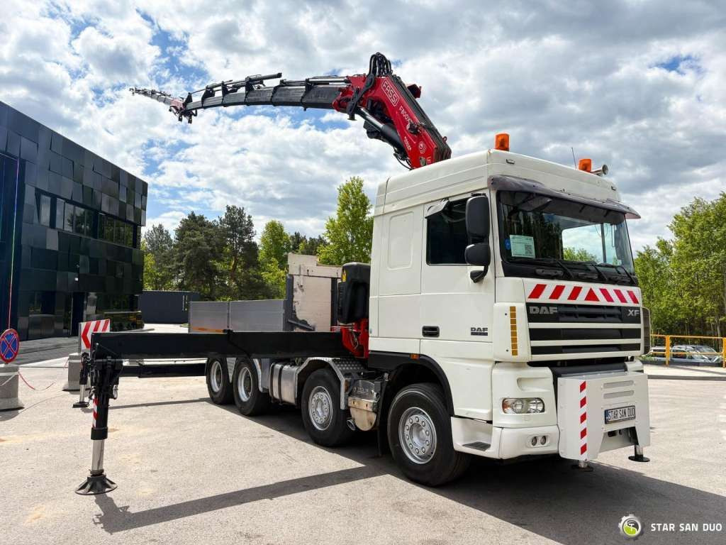 Sattelzugmaschine DAF  XF 105.510 8x4 FASSI F800 XP Crane Fifth wheel: das Bild 11