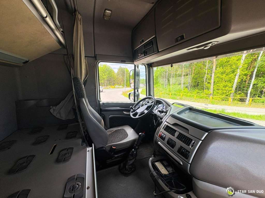 Sattelzugmaschine DAF  XF 105.510 8x4 FASSI F800 XP Crane Fifth wheel: das Bild 22