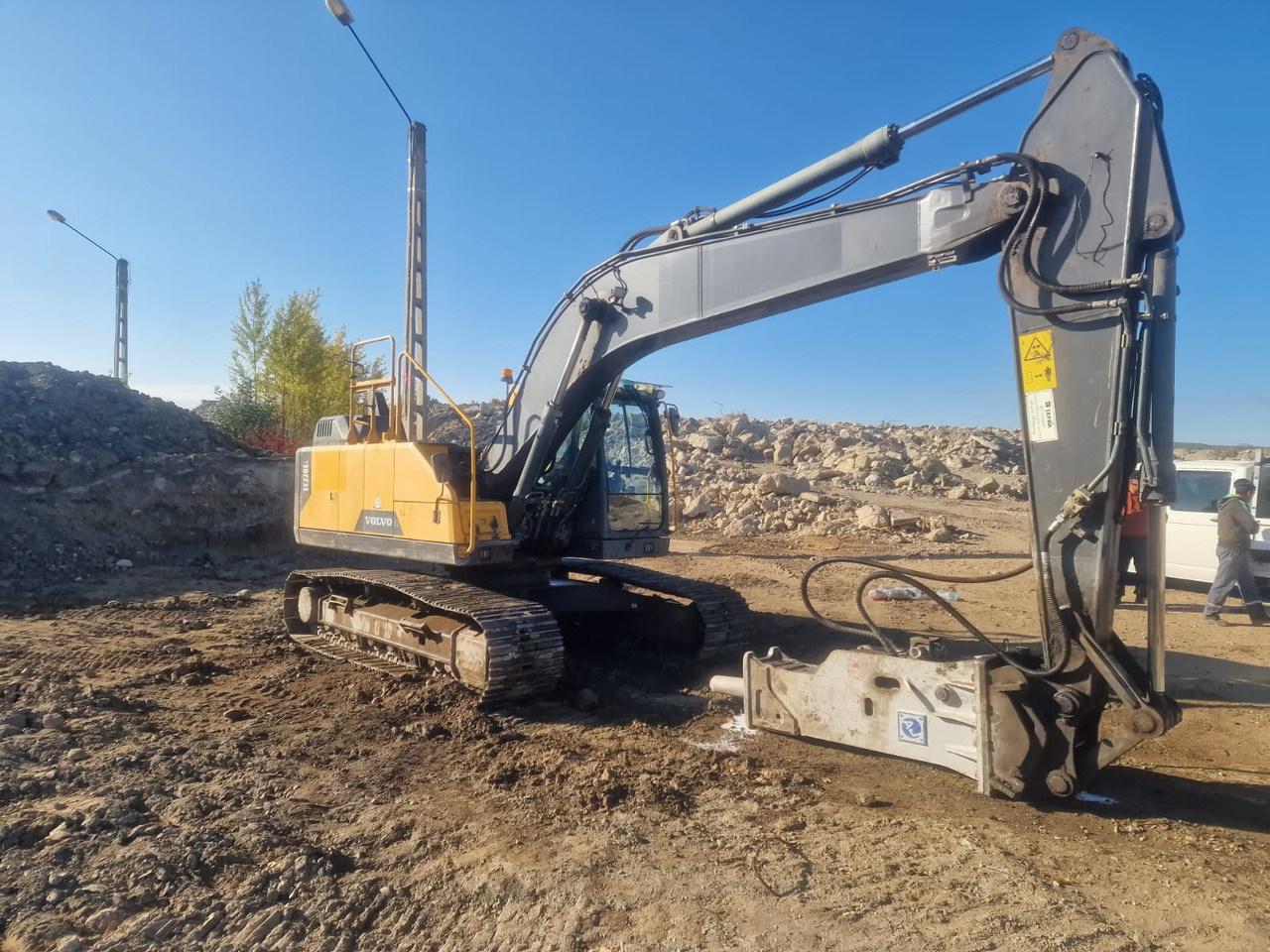 VOLVO EC220 E - Bagger: das Bild 2 VOLVO EC220 E - Bagger: das Bild 2